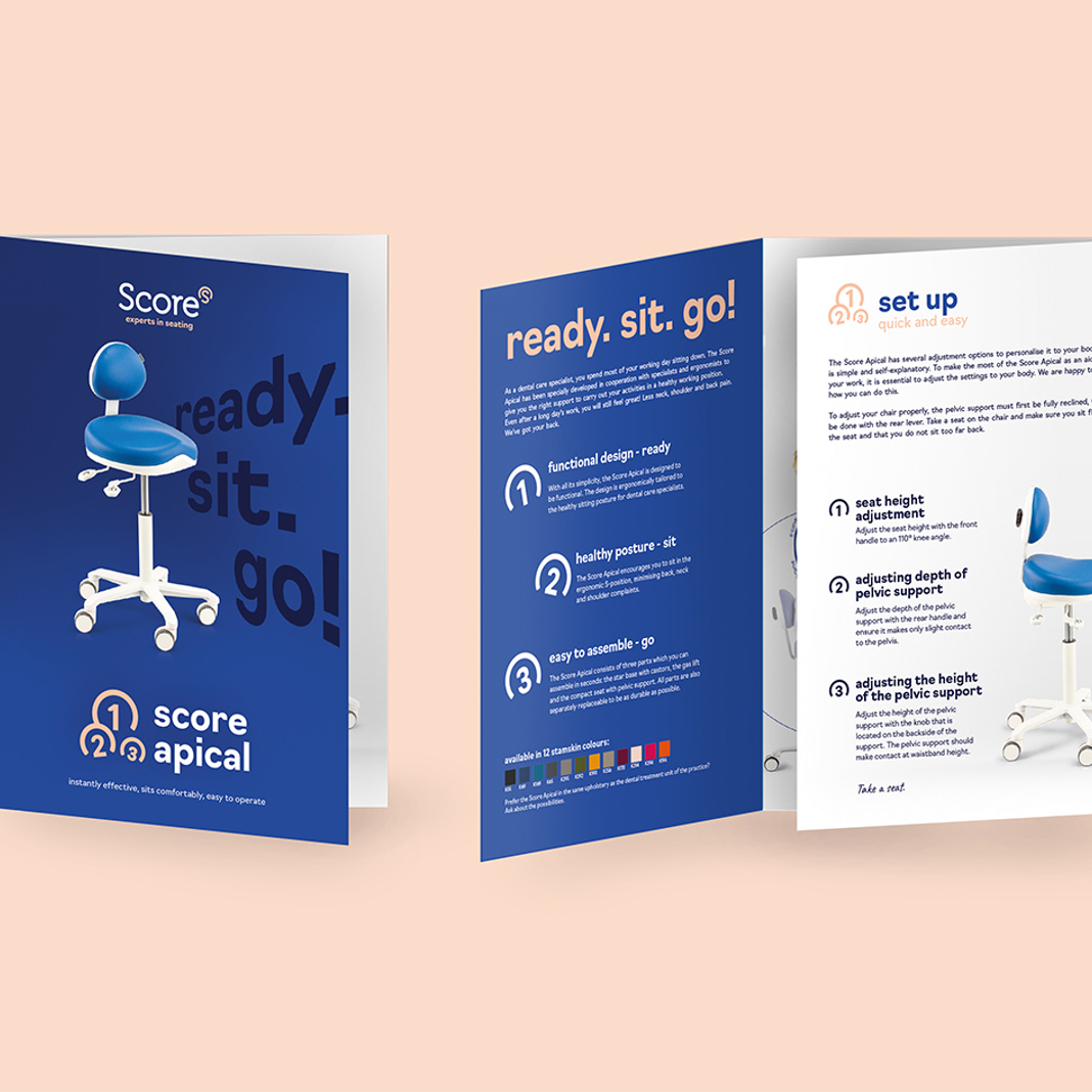 Score Website Beelden Apical Brochure Mockup EN