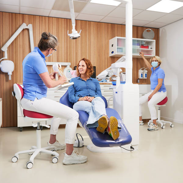 Dentist at work on a Score Apical