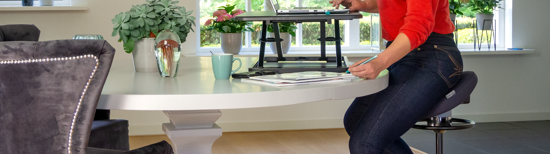 An office chair or saddle chair: which seating solution do you choose?